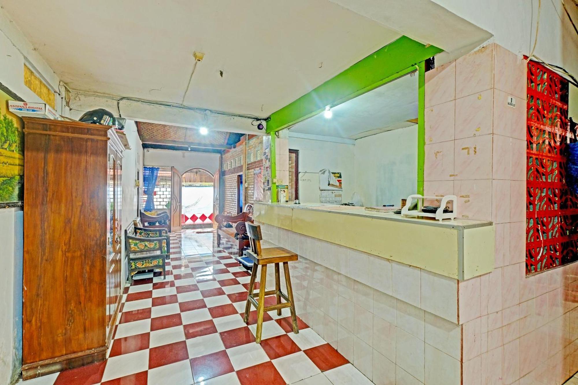 Spot On 91915 Homestay Superman Yogyakarta Exterior foto